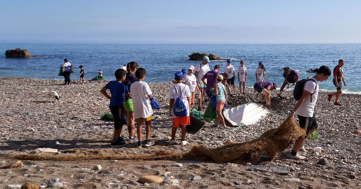 Limpieza de fondos marinos Melilla: 300 voluntarios retiran 1.500 kilos de basura de Horcas Coloradas y Aguadú