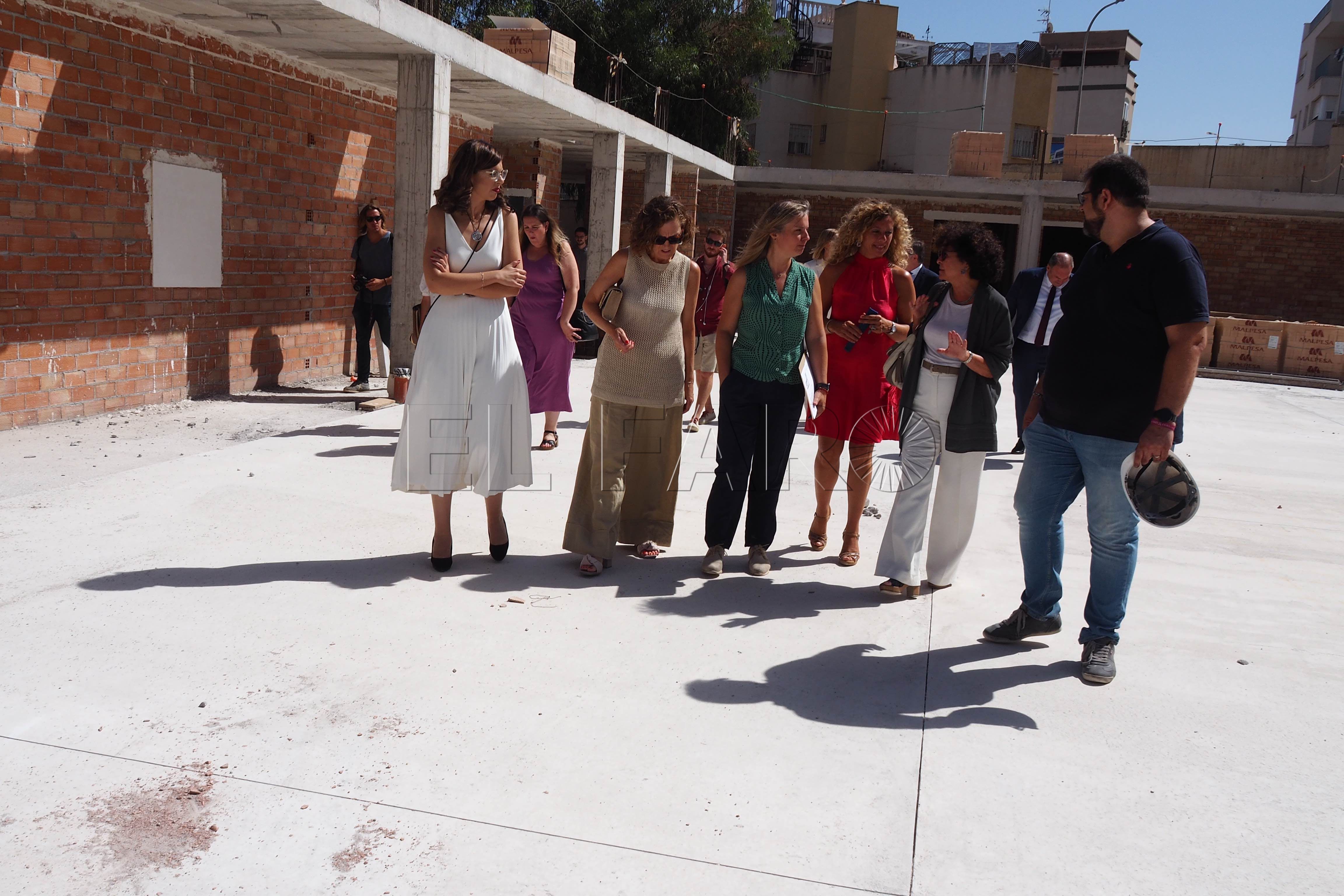 Visita de obras La rectora de la UGR espera que el pabellón universitario esté listo en abril del 2023
