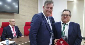 abogados 3 1 Los abogados y los administradores de fincas entregan sus biznagas de plata