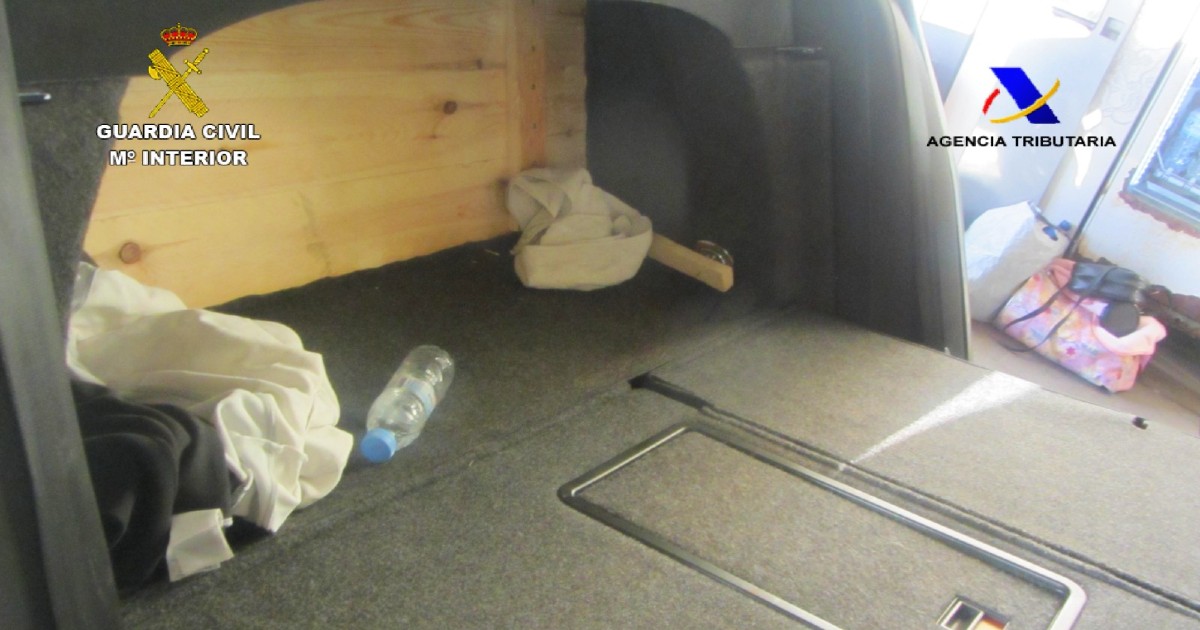 Detenido en Melilla al intentar subir al barco de Almería con un joven escondido en un doble fondo de su coche