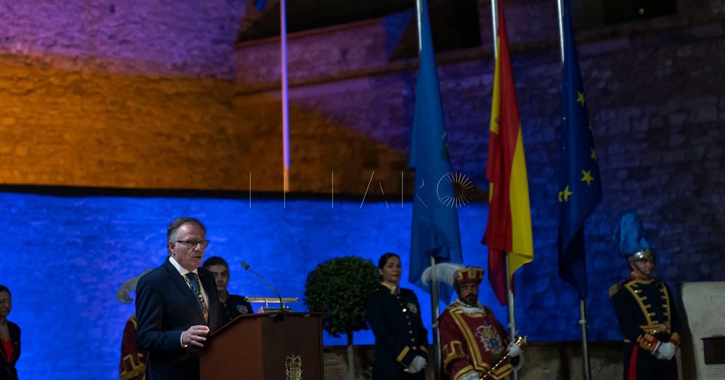 de castro dia de melilla recorte Rojas se desmarca del discurso de De Castro durante el Día de Melilla