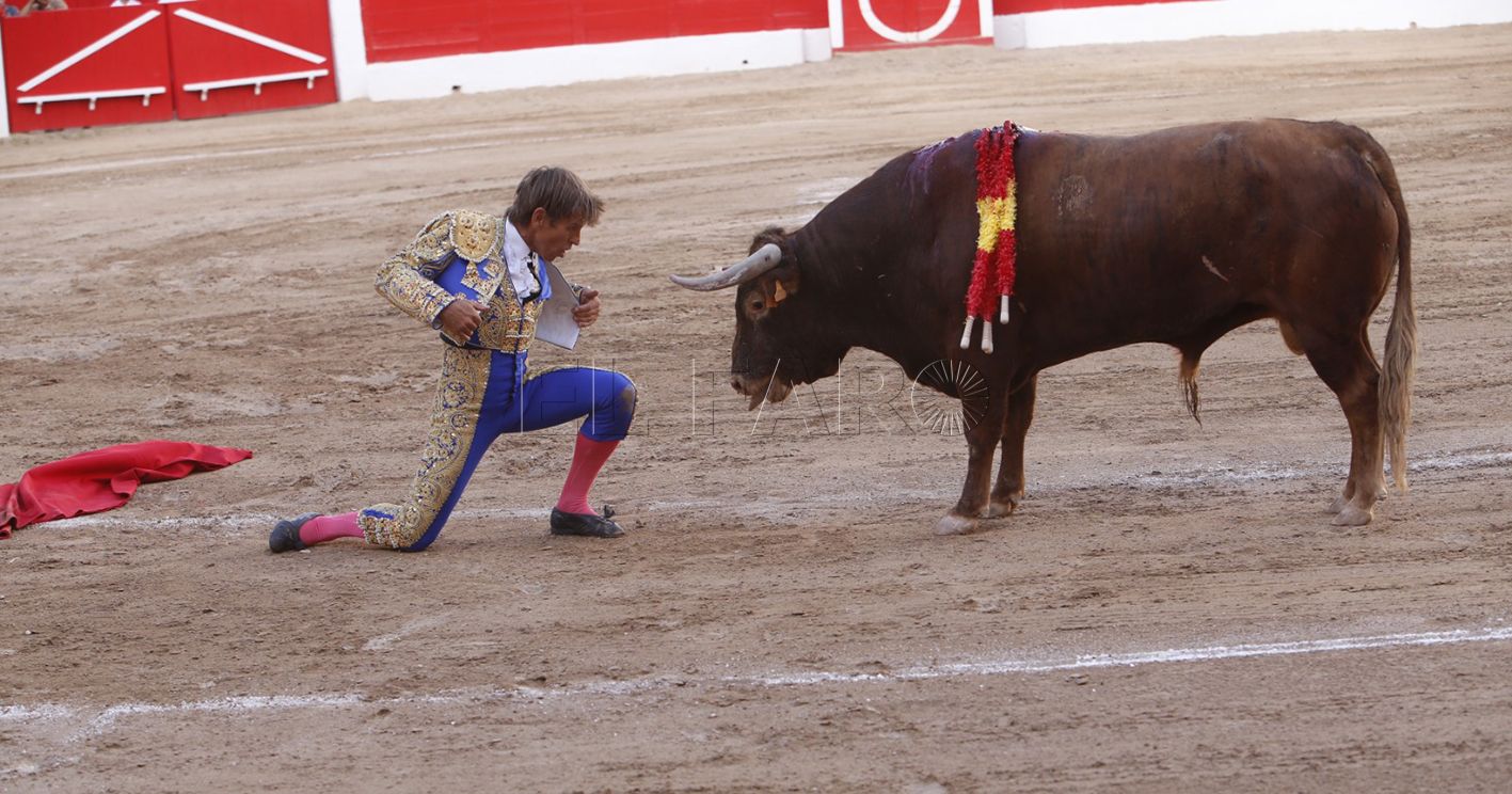 Tres puertas grandes en una gran tarde de toros en Melilla