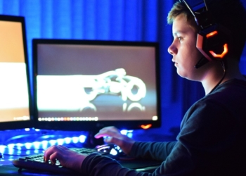 niño pc game Feafes pone en marcha el curso online 'Salud Mental y Promoción del uso seguro de las TIC en menores'