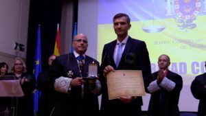 2 4 El Colegio de Abogados de Melilla cierra los actos de su patrona con la Medalla de Oro a Ucrania