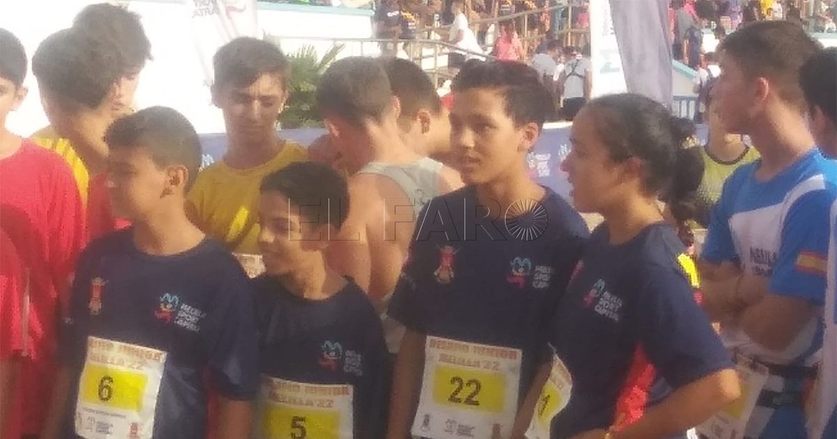323232323232323 Niños y adolescentes disfrutan y se esfuerzan en su refrescante desafío