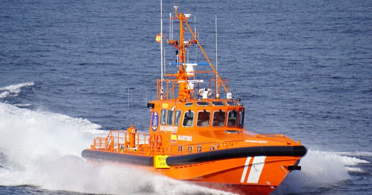 Trasladan a Motril a migrantes que llegaron a la isla de Alborán