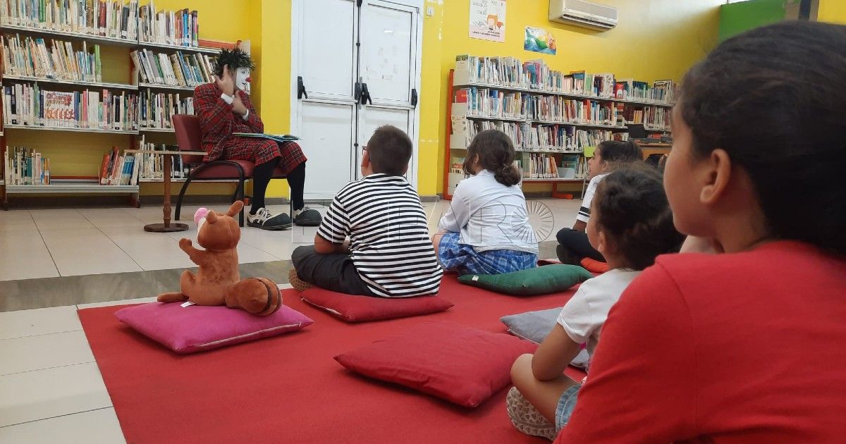 Cuentacuentos de Sarapín en la biblioteca Los más pequeños conmemoran el Día Internacional de las Bibliotecas en Melilla