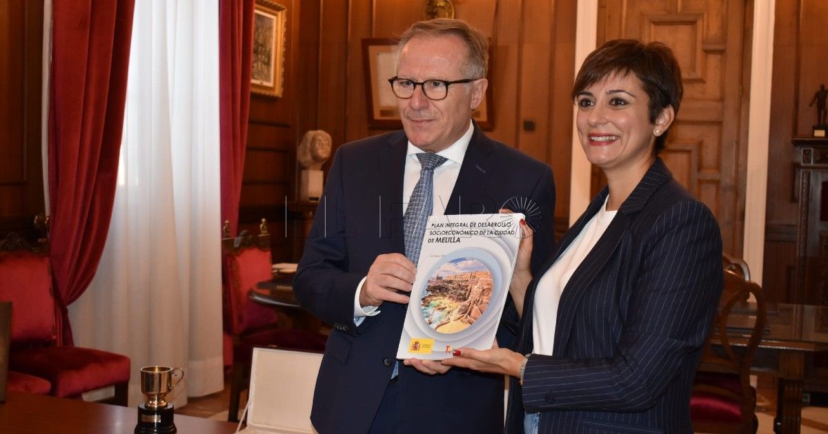 De castro junto a la ministra Isabel Rodríguez Sin noticias del dinero destinado a Melilla