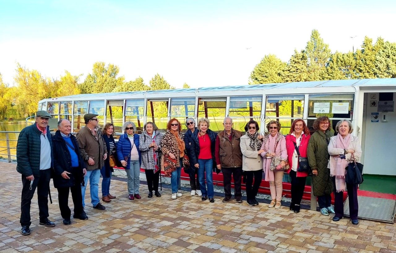 La Casa de Melilla en Madrid, de excursión al Canal de Castilla