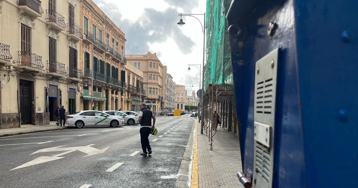 Sin teléfono en la parada del centro de Melilla Taxistas de Melilla, sin centralita y con el teléfono fuera de servicio
