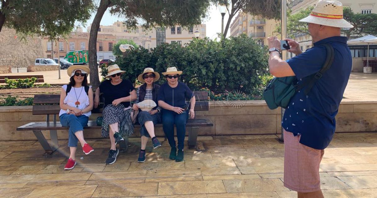 Turistas Los edificios modernistas, lo que más sorprende de Melilla a los cruceristas