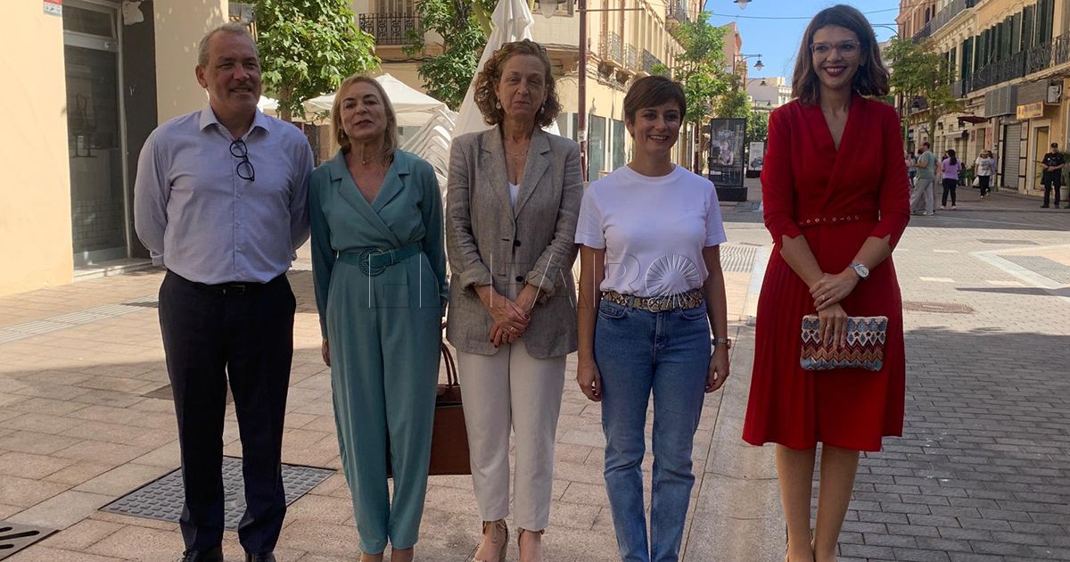 La ministra Isabel Rodríguez visita los lugares más emblemáticos del centro de Melilla