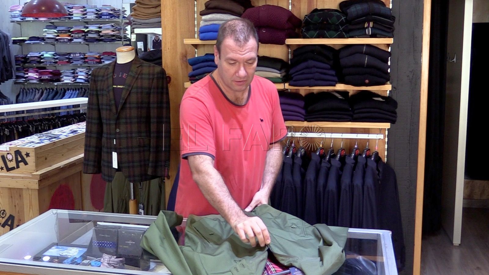 WhatsApp Image 2022 10 03 at 14.38.51 Colores oscuros y ropa ligera, las preferencias de moda masculina este otoño en Melilla