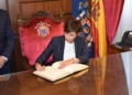 WhatsApp Image 2022 10 27 at 10.06.21 1 Isabel Rodríguez firma el Libro de Oro de la Ciudad durante su visita a Melilla