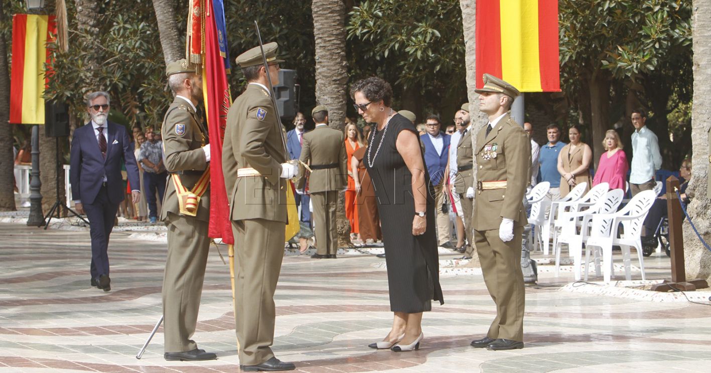 jura de bandera 1 Más de 100 personas juran la bandera de España en el Parque Hernández