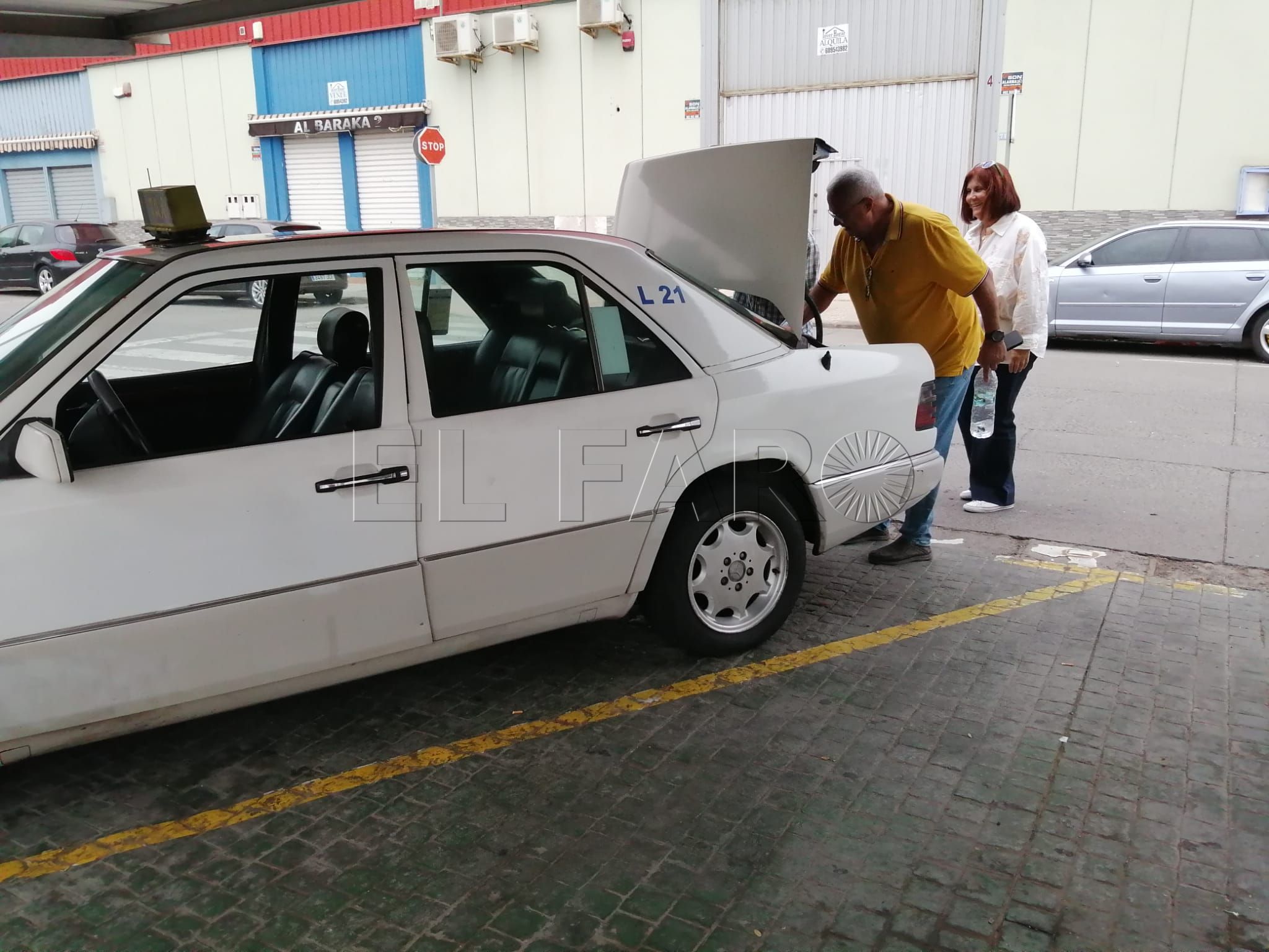 taxi frontera Los taxistas de Melilla sienten que Marruecos les está "fastidiando"
