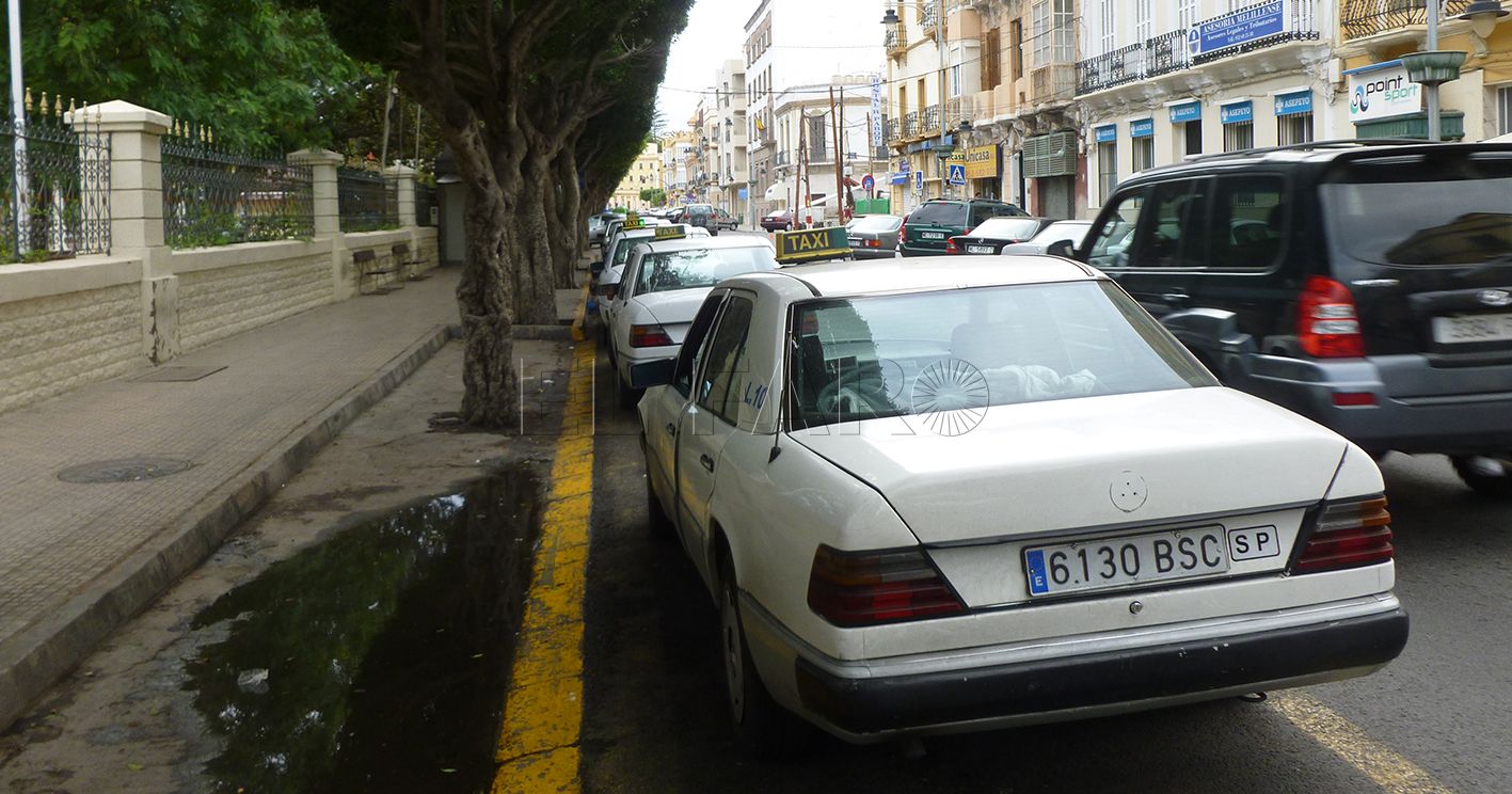 taxis recorte Algunos taxistas ya han cobrado la ayuda del Gobierno central para el combustible