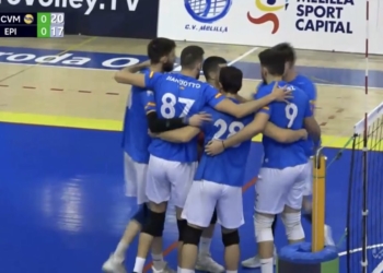 Los Gladiadores celebran uno de los puntos conseguidos en el partido.