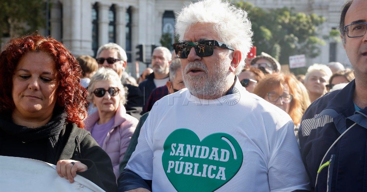 Almodóbar en la protesta en Madrid Melilla protesta, pero solo en los bares y en las redes sociales