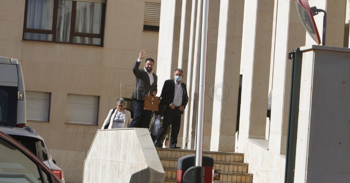 Diputados en su visita a Melilla Las imágenes de la tragedia de Melilla llegan este viernes al Congreso