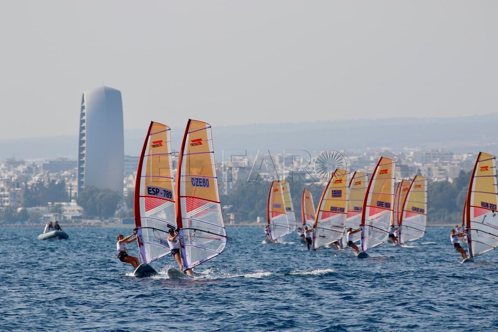 FglAycSWQAUPzUk La regatista melillense Azul Sánchez sigue líder del Mundial Junior Techno 293