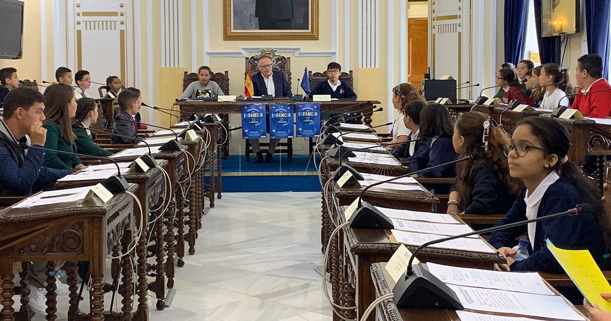 Pleno Alumnos de Melilla se convierten en diputados por un día en el pleno infantil