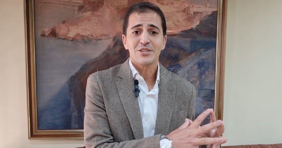Rachid Bussian en el vídeo enviado a la prensa Bussian cree que el Reyes Católicos tiene intereses políticos en su protesta porque "el sol no salió hace 4 años"