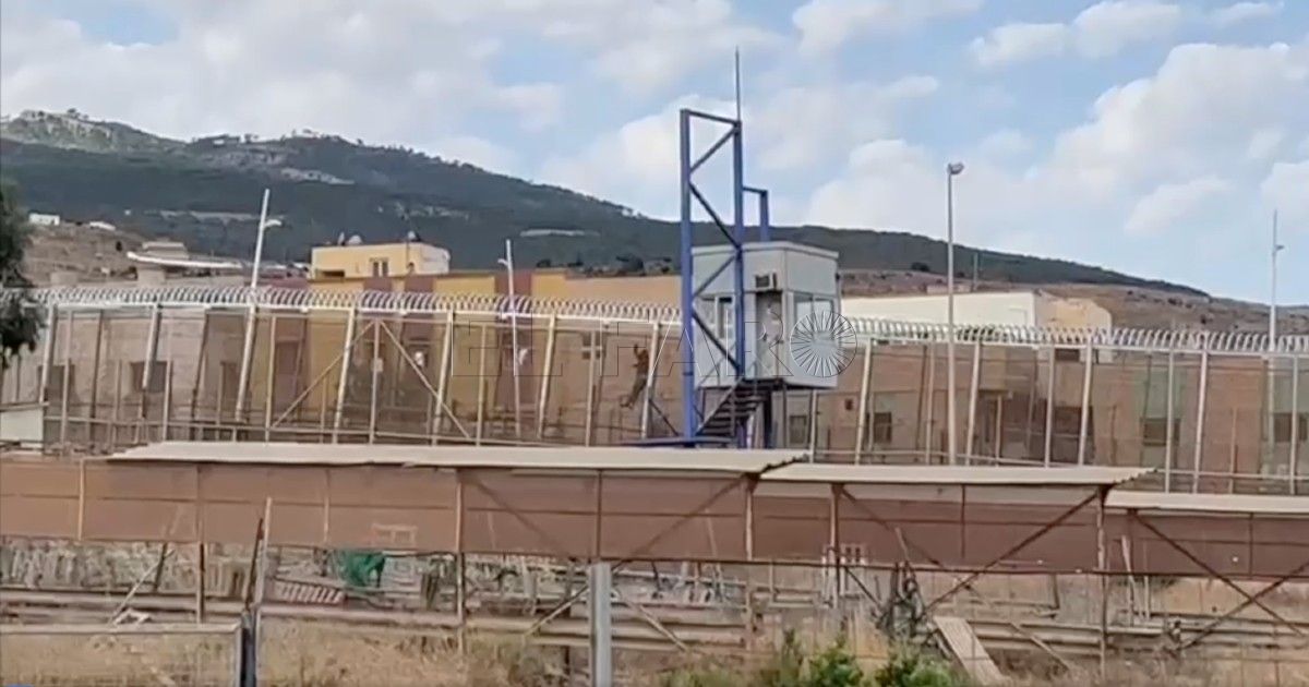 Salto a la valla por Barrio Chino el 24J Los diputados podrán ver 40 archivos con imágenes de la tragedia de la valla de Melilla