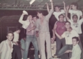 cena bar de la playa Un camarero en el servicio militar en el año 1976