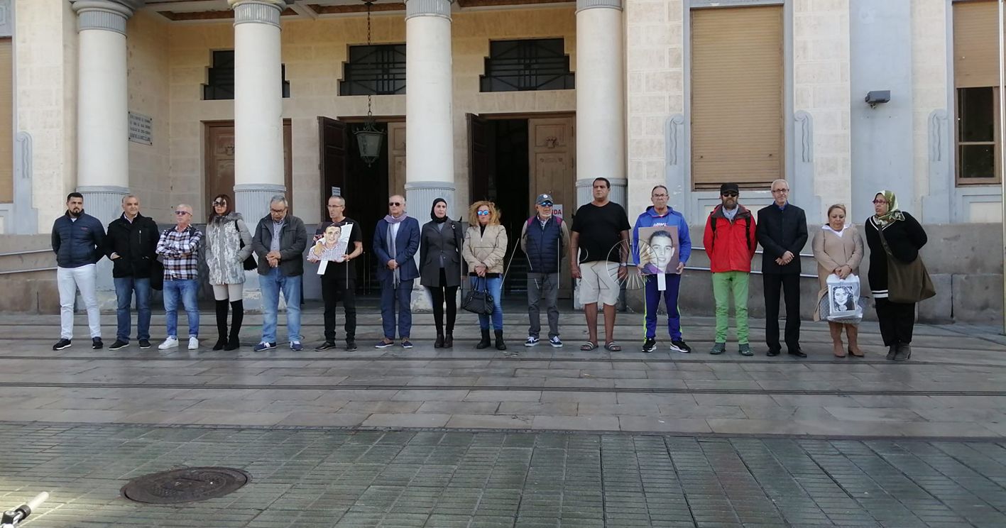 concentración emin y pisly recorte Los padres de Emin y Pisly exigen que el Gobierno trate el "asesinato" de sus hijos en la Reunión de Alto Nivel con Marruecos