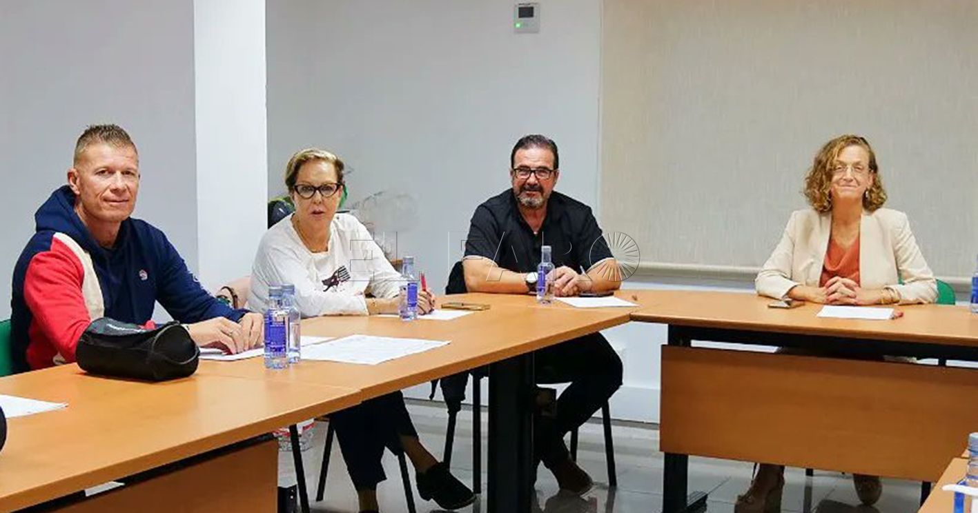 gloria rojas reunión policías recorte Rojas y los sindicatos de la Policía Local abordan las reivindicaciones del Cuerpo