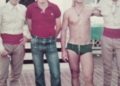 pepe junto a uno en bañador Un camarero en el servicio militar en el año 1976