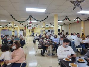 19857062 c5e8 48f6 b2c7 f34959a67ad5 Aspanies y Aulas Culturales alegran la jornada a los socios del Centro de Mayores
