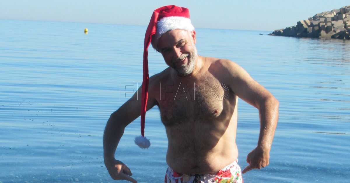 Baño en la playa Baño navideño en Horcas Coloradas