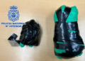 FOTO 1 NP Pillado lanzando hachís, un móvil y un sacapuntas al interior de la cárcel de Melilla