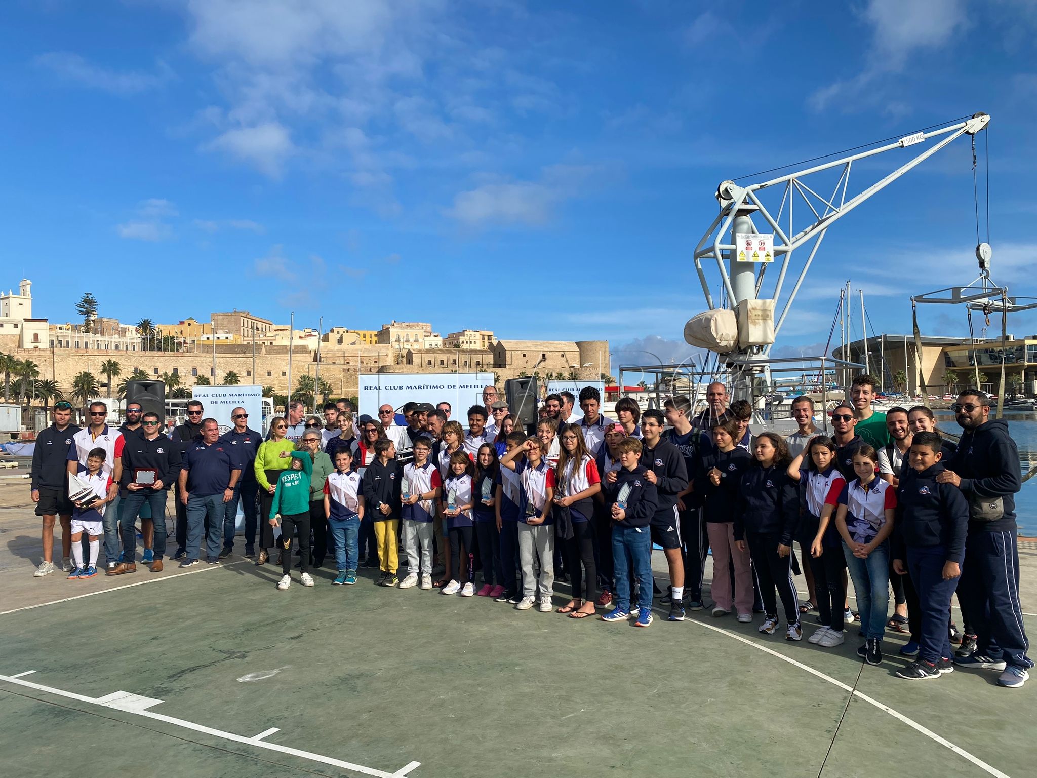 FOTO FAMILIA La entrega de trofeos clausura un exitoso trofeo de vela local