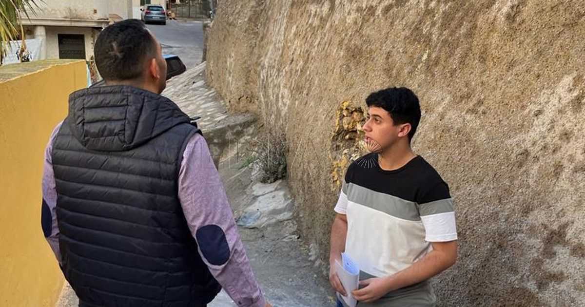 Muro en la caller Titán de La Cañada Entre todos La Cañada reclama el arreglo del muro de la calle Titán