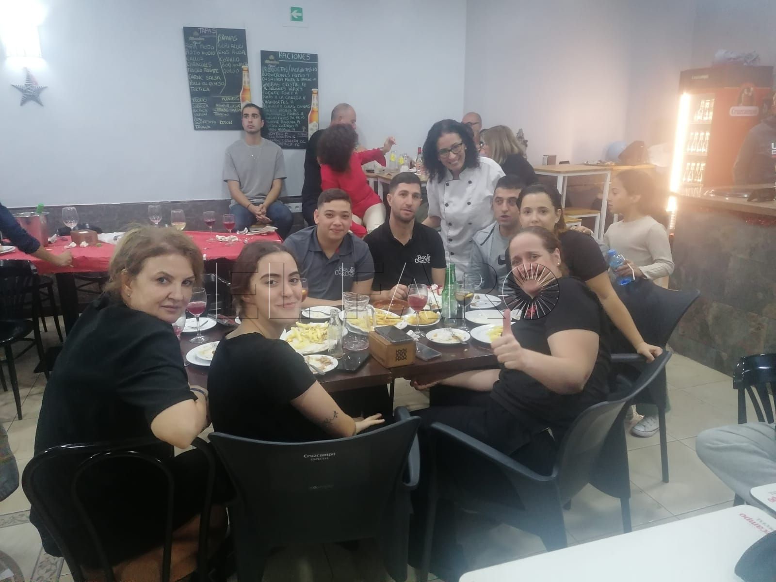 WhatsApp Image 2022 12 06 at 18.54.18 Los ánimos a España se mantuvieron en el bar Chache hasta el final del partido