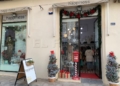 WhatsApp Image 2022 12 07 at 12.18.18 Rojo y plateado, los tonos más usados en la decoración de Navidad de los comercios de Melilla