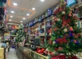 WhatsApp Image 2022 12 07 at 12.18.21 1 Rojo y plateado, los tonos más usados en la decoración de Navidad de los comercios de Melilla