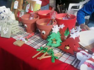WhatsApp Image 2022 12 16 at 11.35.31 Productos navideños hechos a mano en el mercadillo de Autismo Melilla