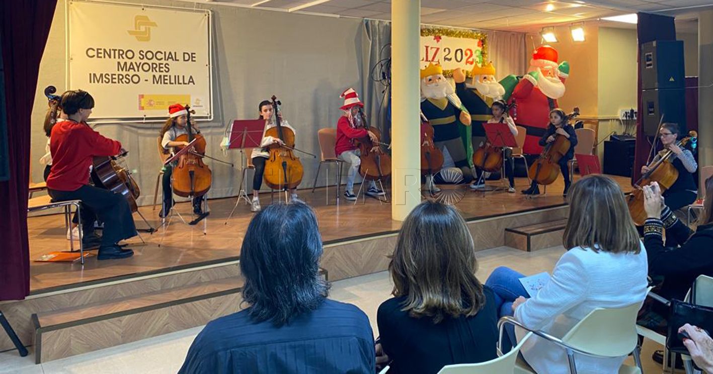 WhatsApp Image 2022 12 20 at 13.52.46 recorte Estudiantes del Conservatorio acercan la música a los mayores del Centro Social
