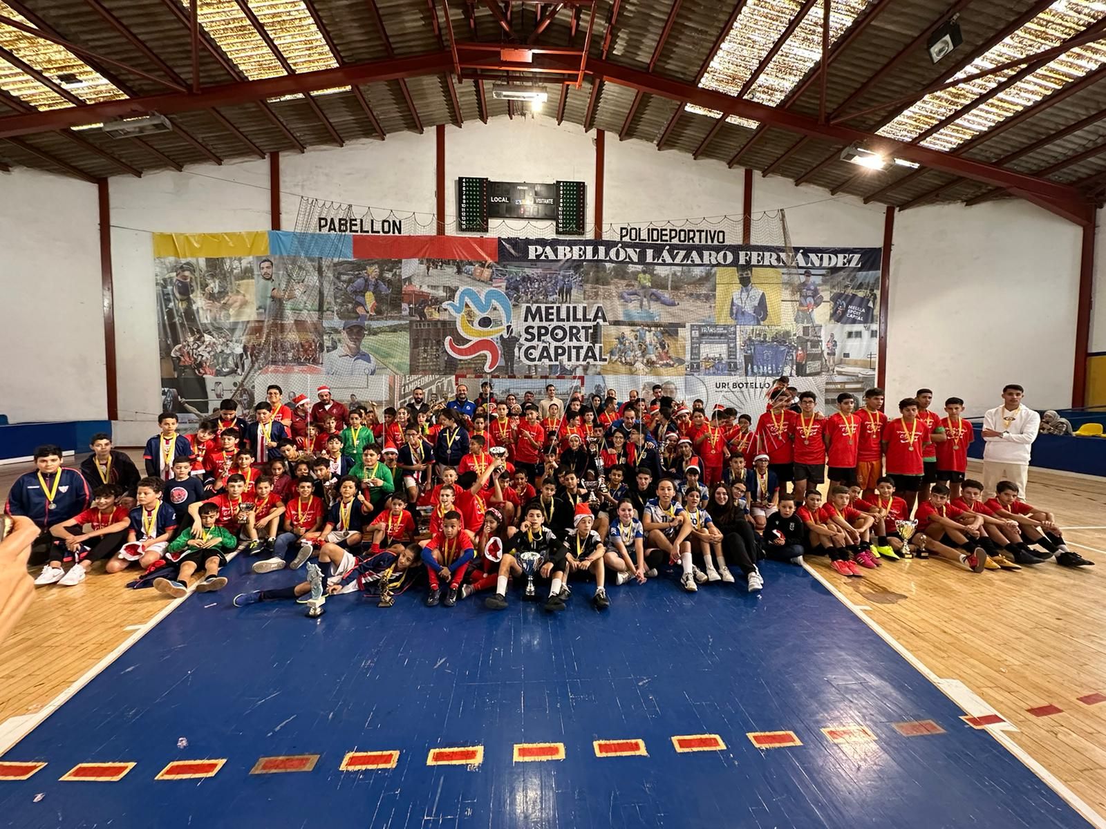 WhatsApp Image 2022 12 24 at 14.55.16 2 El CD Real cierra su Torneo de Navidad con los trofeos