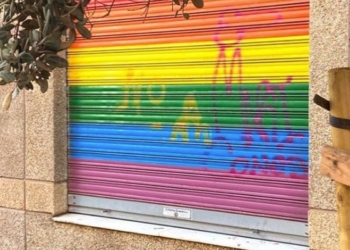 amlega ataque La sede de Amlega amanece pintarrajeada con mensajes homófobos
