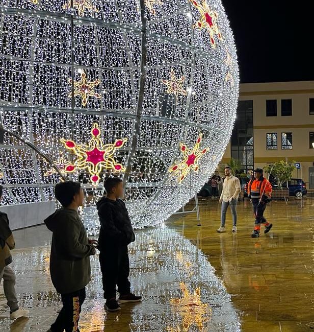 w e1670879281386 Iluminación navideña en Melilla: Creativa, artística, alegre y, por fin, como Dios manda
