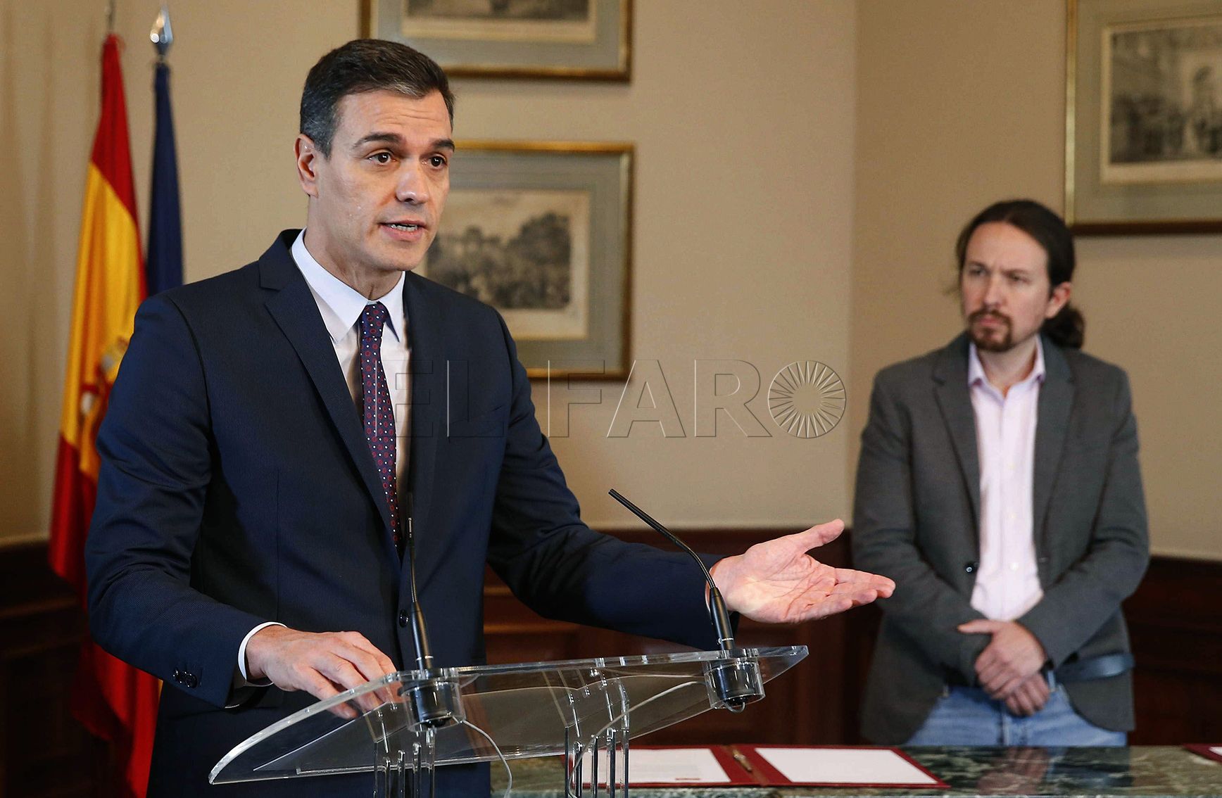 GRAF7667 MADRID, 12/112019.- El presidente del Gobierno español en funciones, el socialista Pedro Sánchez ,i. durante su intervención ante los medios en el Congreso de los Diputados tras llegar hoy a un acuerdo el líder de Unidas Podemos, Pablo Iglesias ,d., para la formación de un Ejecutivo en España tras las elecciones del pasado domingo..EFE/Paco Campos
