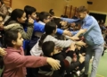 18 La Unión Deportiva Melilla desata la locura en el CEIP Juan Caro