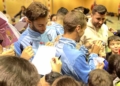 2 4 La Unión Deportiva Melilla desata la locura en el CEIP Juan Caro