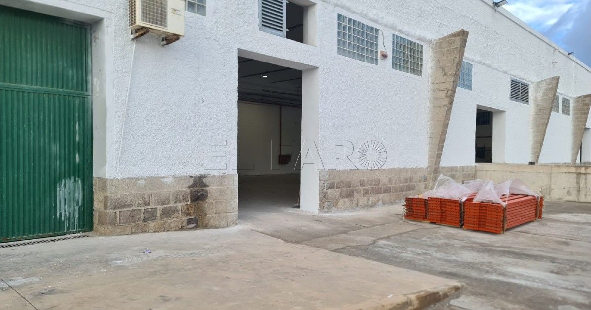 Almacén del Puerto puerta verde donde se controlará el pescado. ¿Funcionará la aduana solo en dirección a España?