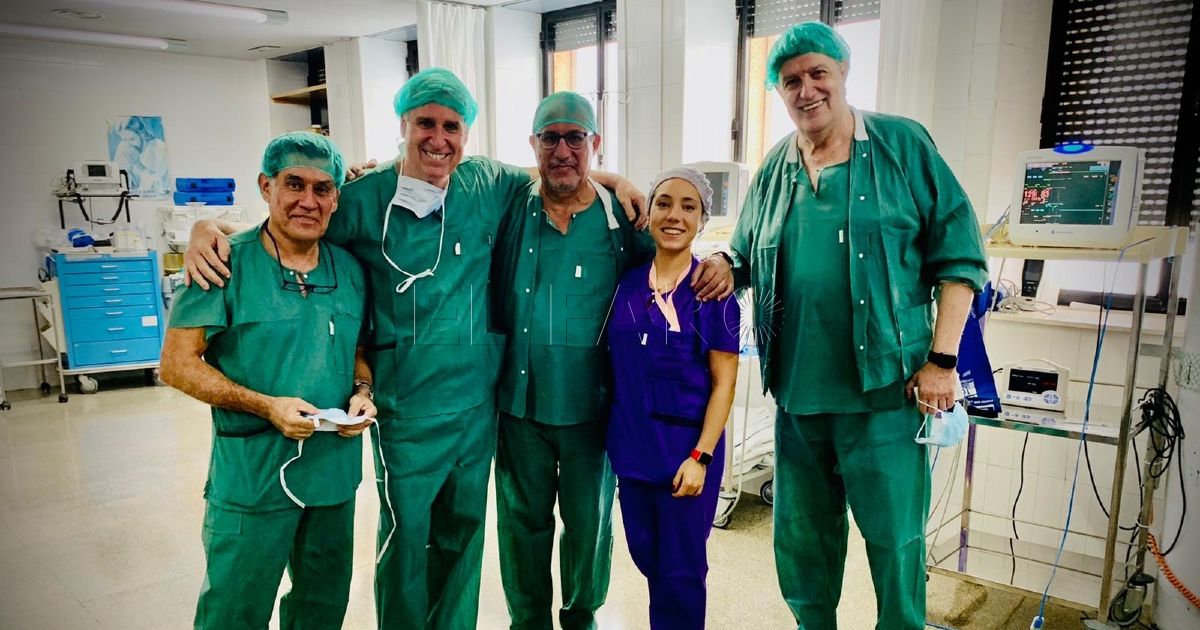 Equipo medico que extirpo el tumor por neuronavegacion Extirpado por vez primera un tumor cerebral mediante neuronavegación en el Comarcal de Melilla